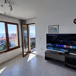 Sun Coast Apartment *
