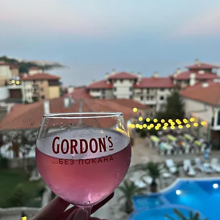 Sun Coast Apartment *