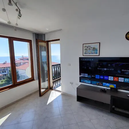 Sun Coast Apartment *