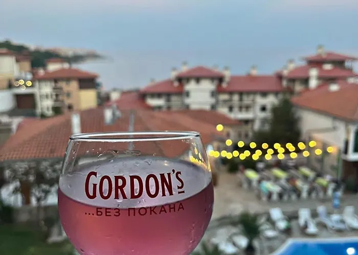 Sun Coast Apartment *