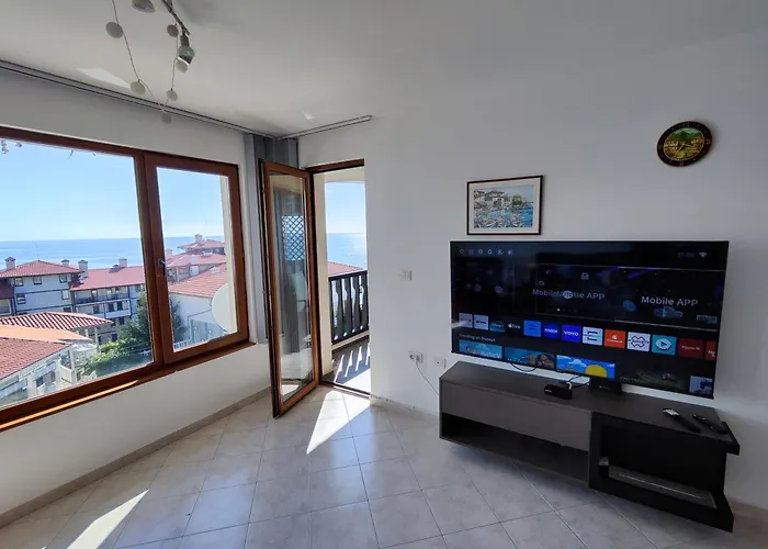 Sun Coast Apartment *