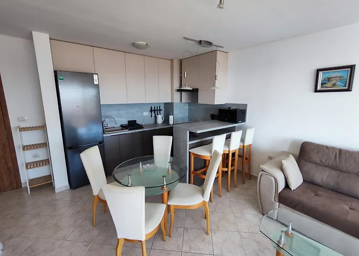 Sun Coast Apartment *